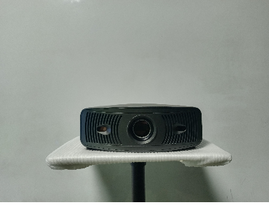 완전히 폐쇄 된 자동 초점 4K 영화급 프로젝터. 가족, 야외, 기숙사, 개인 고급 비디오 홀은 첫 번째 선택입니다.